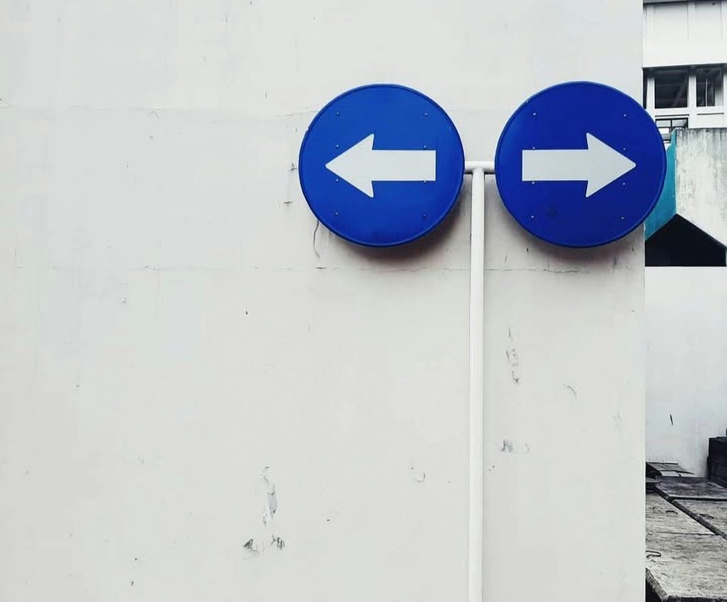 Two arrows showing opposite directions.