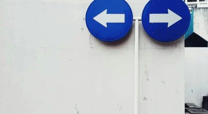 Two arrows showing opposite directions.